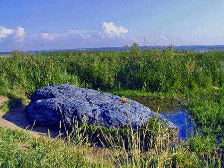 "Синий камень" в парке Плещеево озеро