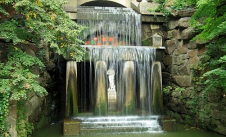 Искусственный водопад в парке Софиевка