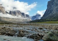 Национальный парк Ауюиттук в Канаде, горы и облака