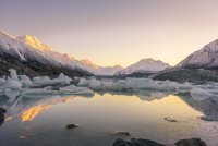 Озеро Тасман и ледник Тасман на рассвете