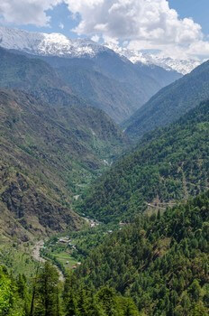 Национальный парк Большие Гималаи. Вид с высоты птичьего полета